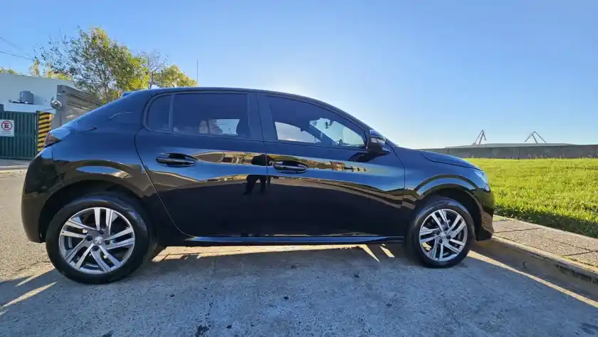 Peugeot 208 1.6 Allure Pack 2023 - foto 2