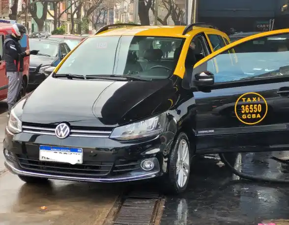 Volkswagen Suran 1.6 Highline Msi 110Cv 2017 - foto 2