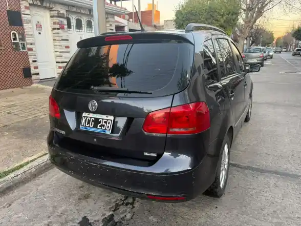 Volkswagen Suran 1.6 Imotion Highline 11D Cuero 2011 - foto 3