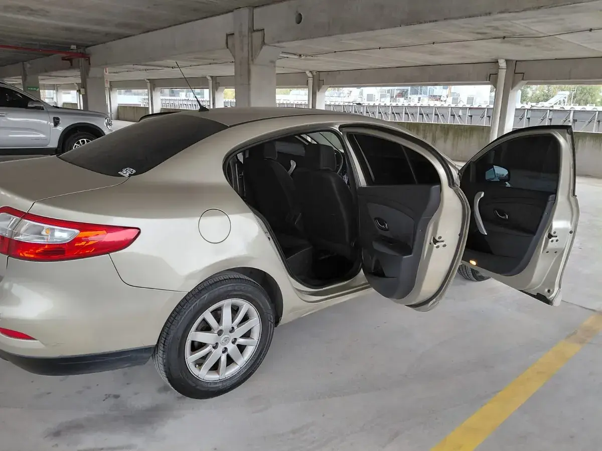 Renault Fluence 2.0 Luxe 2012 - foto 5