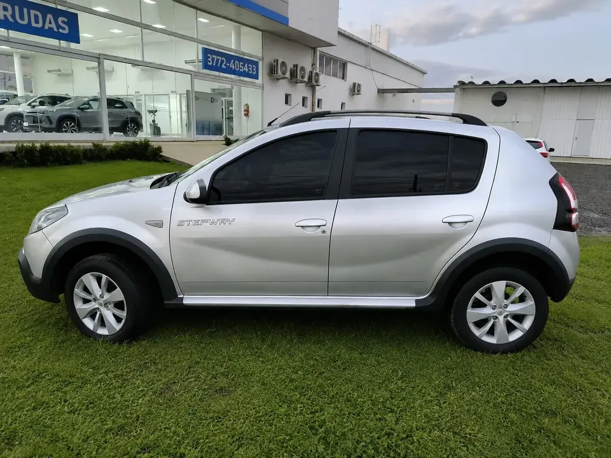 Renault Sandero Stepway 1.6 Authentique 105Cv 2013 - foto 2