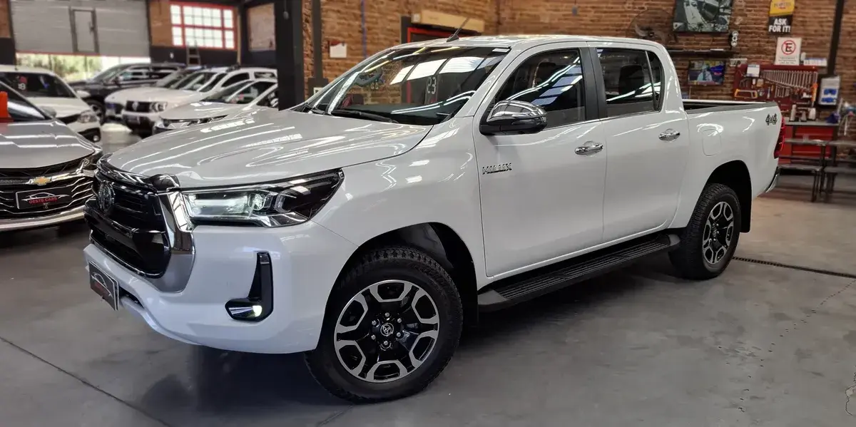 Toyota Hilux Pick-Up 2.8 Cd Srx 177Cv 4X4 At 2023 - foto 1
