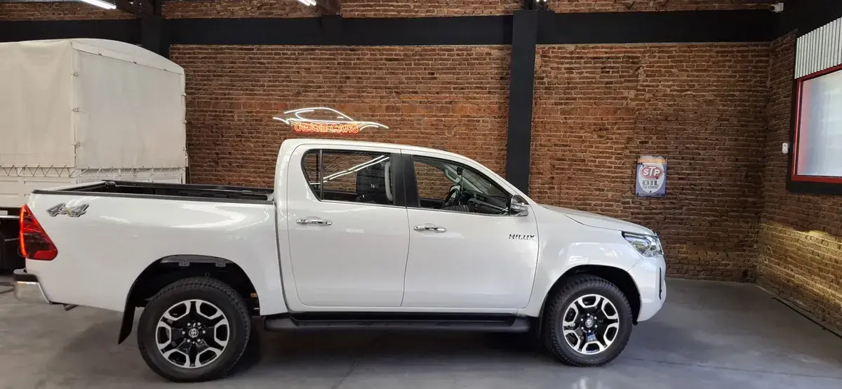 Toyota Hilux Pick-Up 2.8 Cd Srx 177Cv 4X4 At 2023 - foto 2