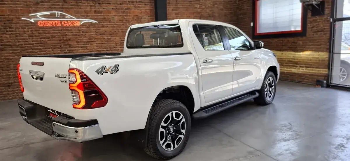 Toyota Hilux Pick-Up 2.8 Cd Srx 177Cv 4X4 At 2023 - foto 3