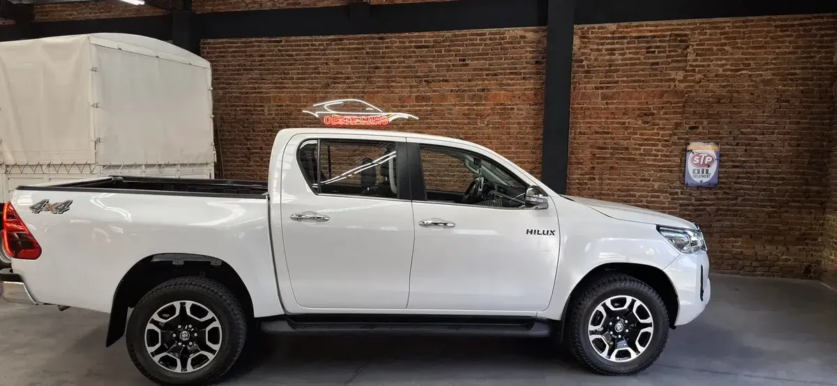 Toyota Hilux Pick-Up 2.8 Cd Srx 177Cv 4X4 At 2023 - foto 5