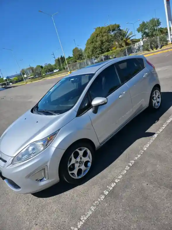 Ford Fiesta Kinetic 2013 - foto 1
