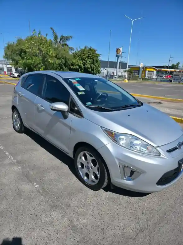 Ford Fiesta Kinetic 1.6 Titanium 120Cv 2013 - foto 4