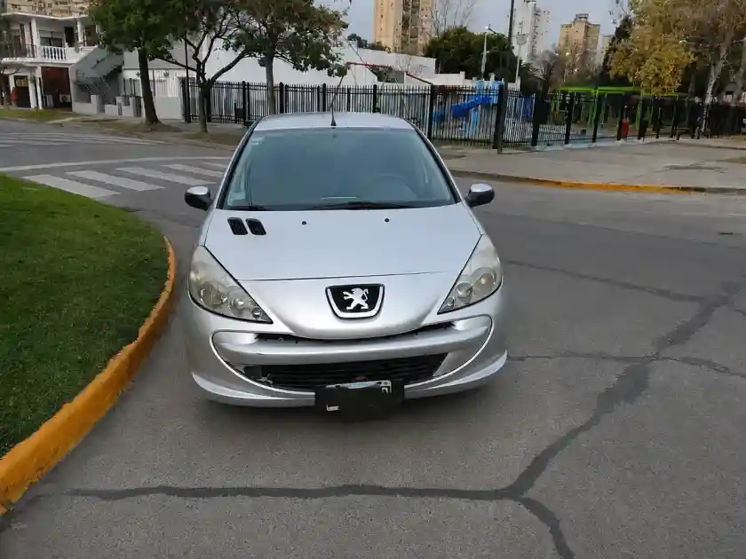 Peugeot 207 2015 - foto 1