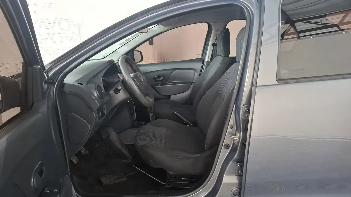 Renault Logan 1.6 Authentique Plus 2017 - foto 5