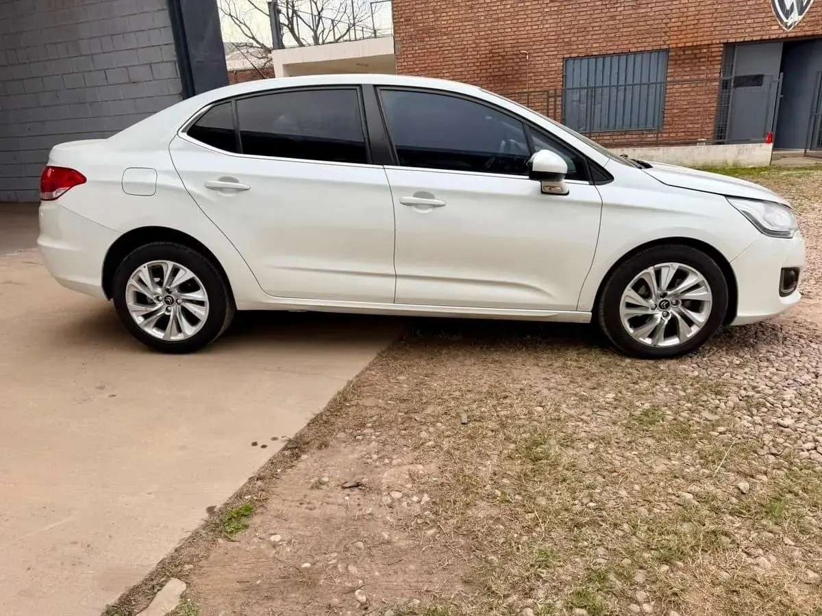 Citroën C4 Lounge 1.6 Hdi Feel Pack 2017 - foto 3