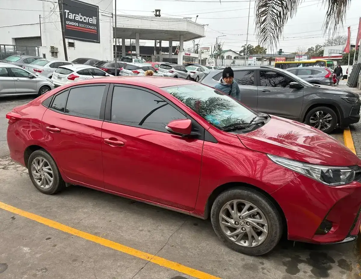 Toyota Yaris 1.5 107Cv Xls Sedan 2023 - foto 1