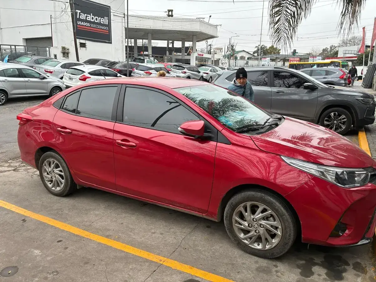 Toyota Yaris 1.5 107Cv Xls Sedan 2023 - foto 2