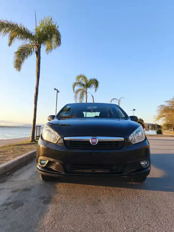 Fiat Grand Siena 1.4 Attractive 87Cv C/Pack Seguridad 2014 - foto 2