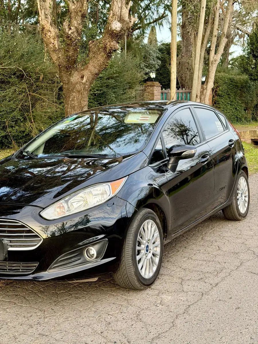 Ford Fiesta Kinetic 1.6L Se Plus 2013 - foto 1