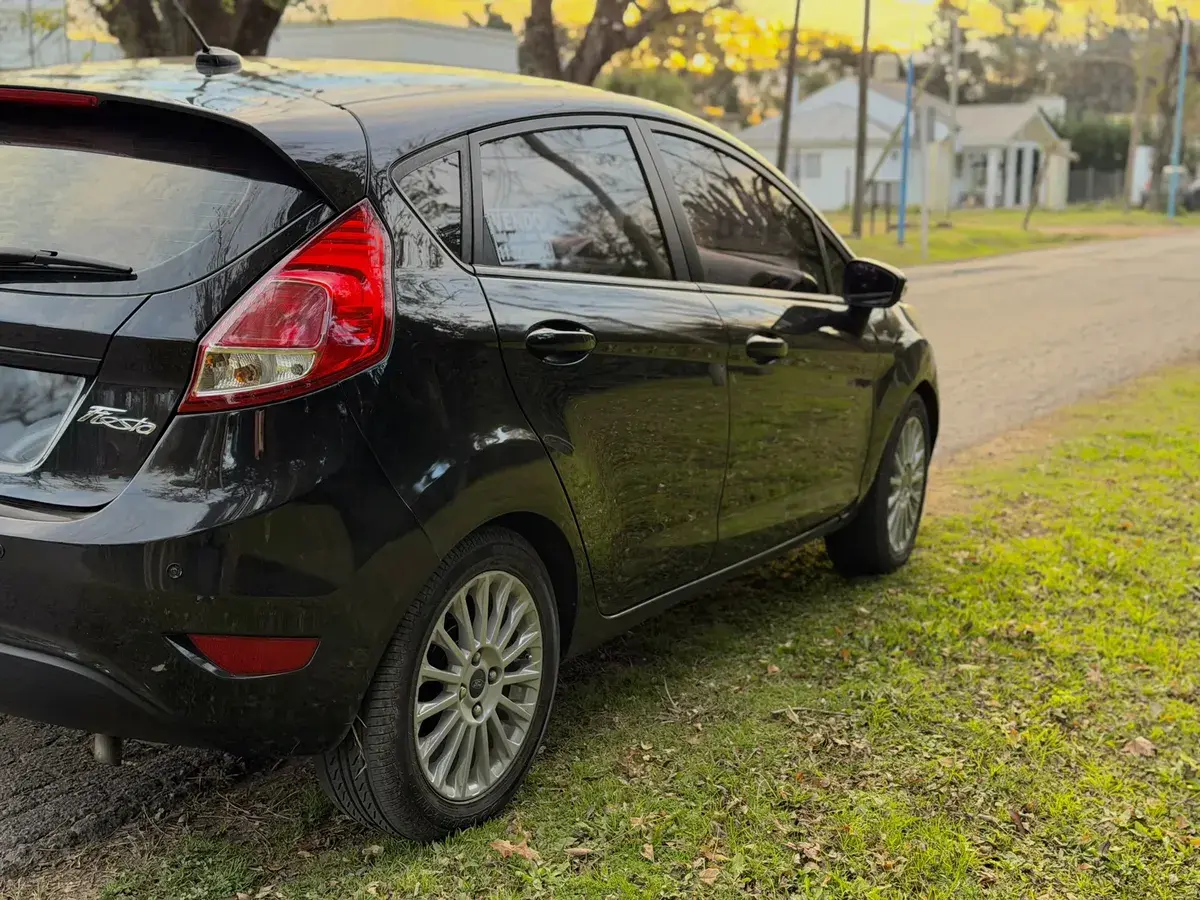 Ford Fiesta Kinetic 1.6L Se Plus 2013 - foto 5