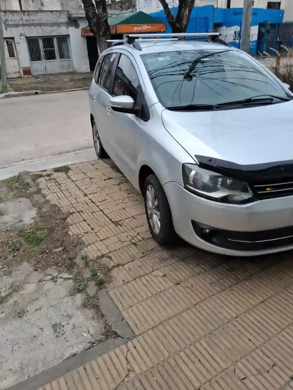 Volkswagen Suran 1.6 Highline 101Cv 11C 2011 - foto 5