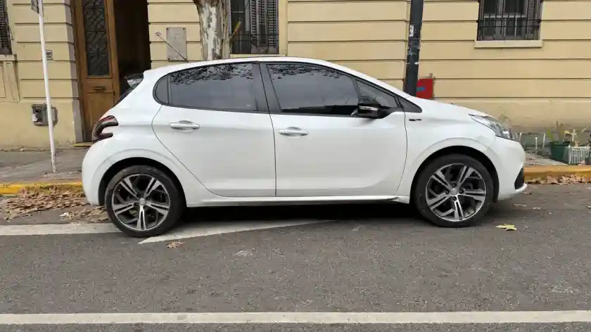 Peugeot 208 1.6 Gt Thp 2017 - foto 2