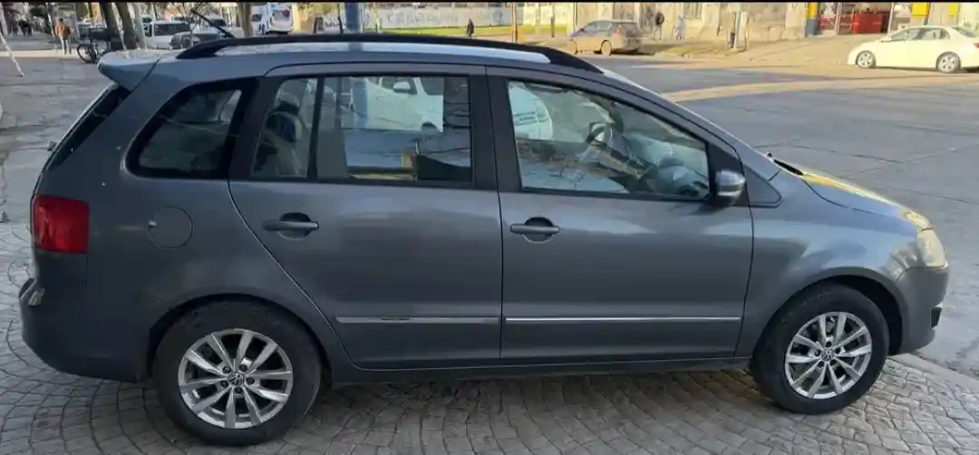 Volkswagen Suran 1.6 Highline 101Cv 2014 - foto 4