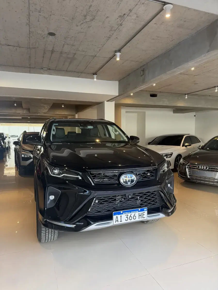 Toyota Sw4 2.8 Srx 204Cv 4X4 7As At 2026 - foto 2