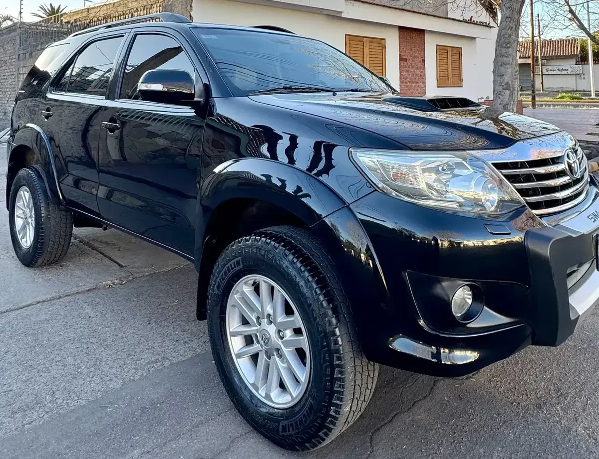 Toyota Hilux Sw4 3.0 Srv Cuero I 171Cv 4X4 5At 2013 - foto 1