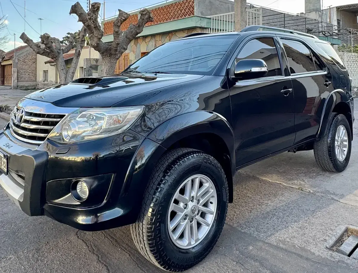 Toyota Hilux Sw4 3.0 Srv Cuero I 171Cv 4X4 5At 2013 - foto 2