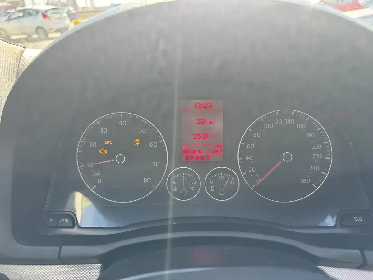 Volkswagen Vento 2.5 Advance Tiptronic 170Cv 2009 - foto 3