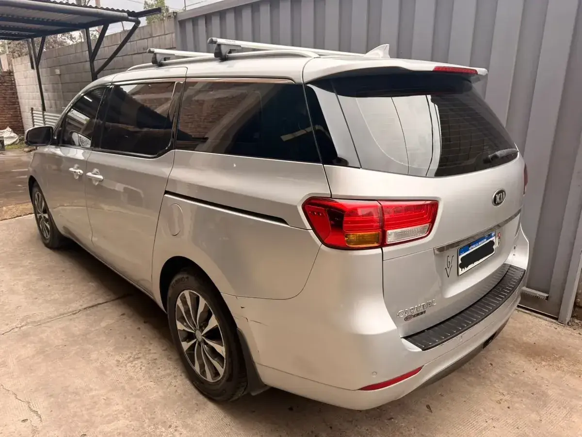 Kia Carnival 2.2 Crdi Ex Premium Avn 2017 - foto 3