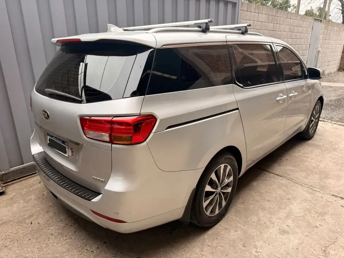 Kia Carnival 2.2 Crdi Ex Premium Avn 2017 - foto 4
