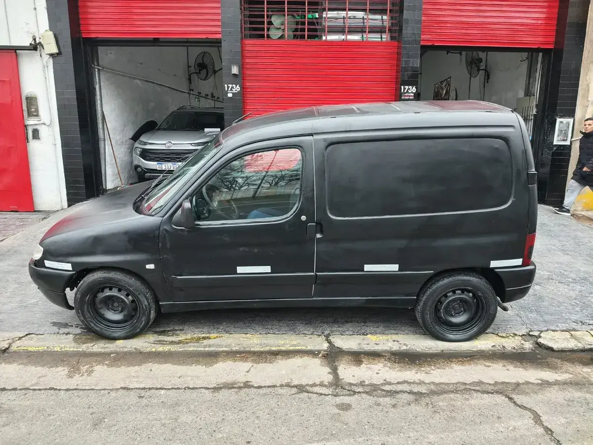 Peugeot Partner 1.9 Furgon Confort Plc 2010 - foto 2