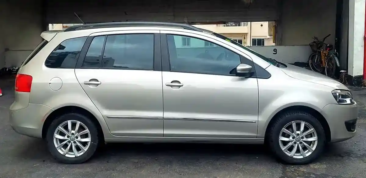 Volkswagen Suran 1.6 Highline 101Cv 2013 - foto 2