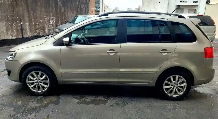 Volkswagen Suran 1.6 Highline 101Cv 2013 - foto 4