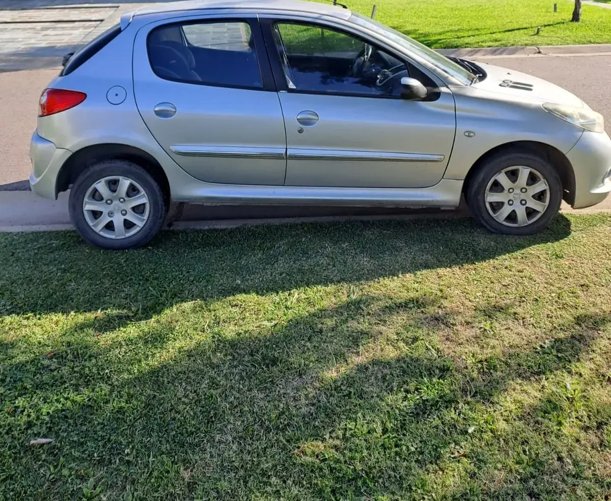 Peugeot 207 1.4 Allure Hdi 70Cv 2013 - foto 3