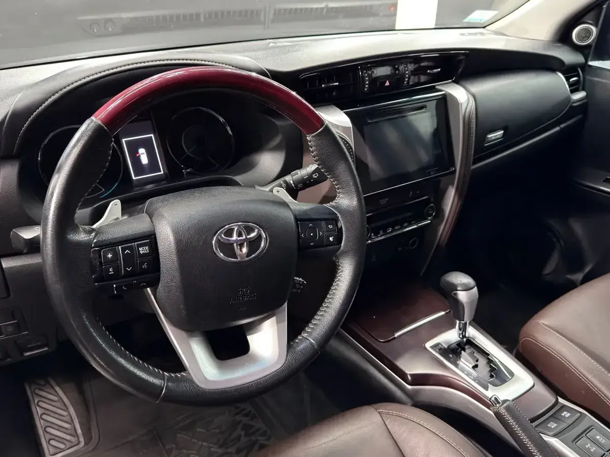Toyota Sw4 2.8 Srx 177Cv 4X4 7As At 2018 - foto 4