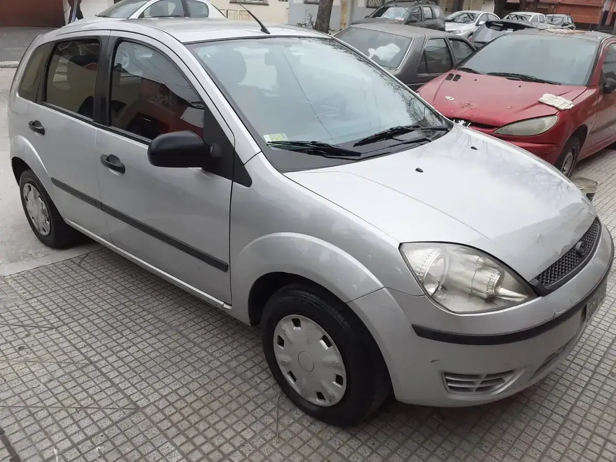 Ford Fiesta 1.6 Ambiente 2003 - foto 2