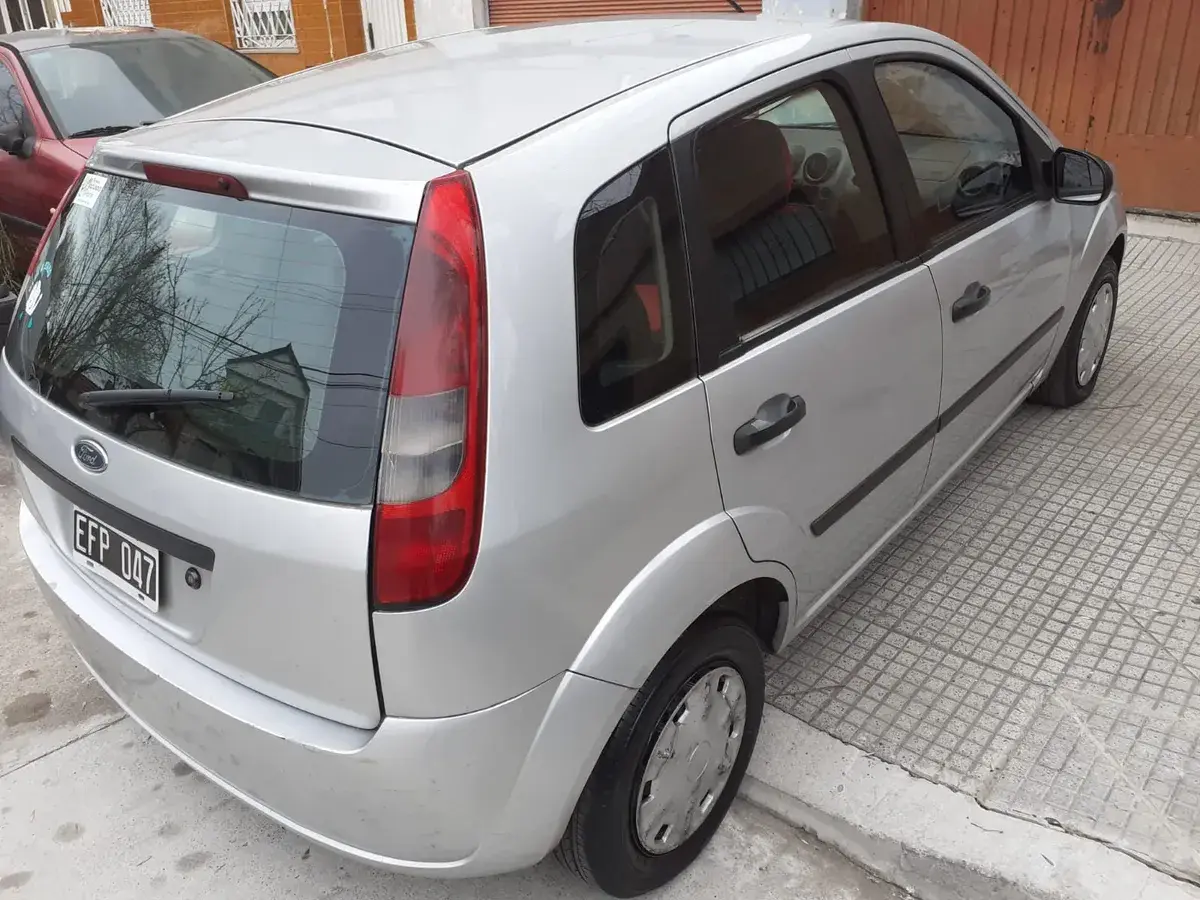 Ford Fiesta 1.6 Ambiente 2003 - foto 3