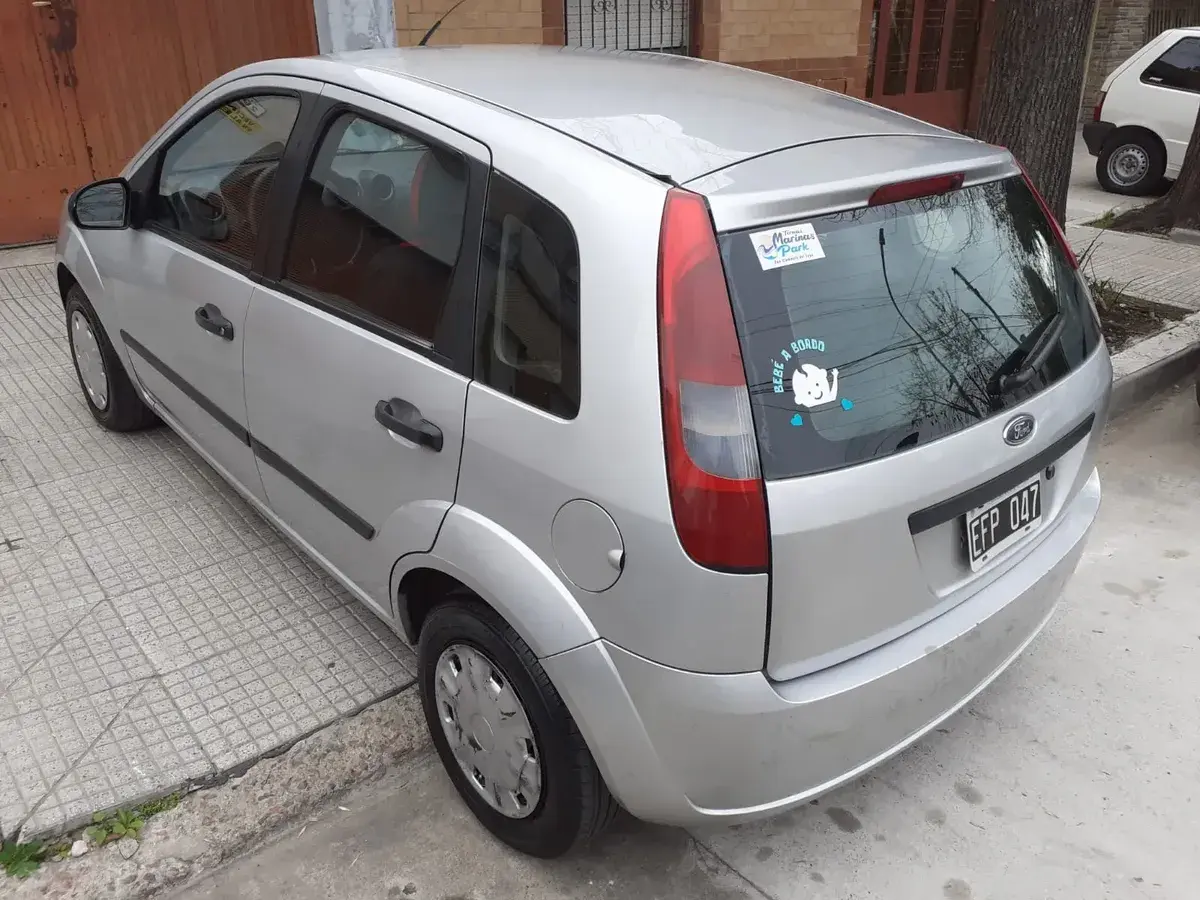 Ford Fiesta 1.6 Ambiente 2003 - foto 4