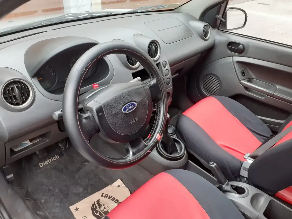 Ford Fiesta 1.6 Ambiente 2003 - foto 5