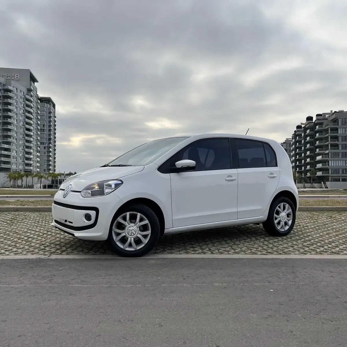 Volkswagen Up! 1.0 High Up! 75Cv 2015 - foto 1