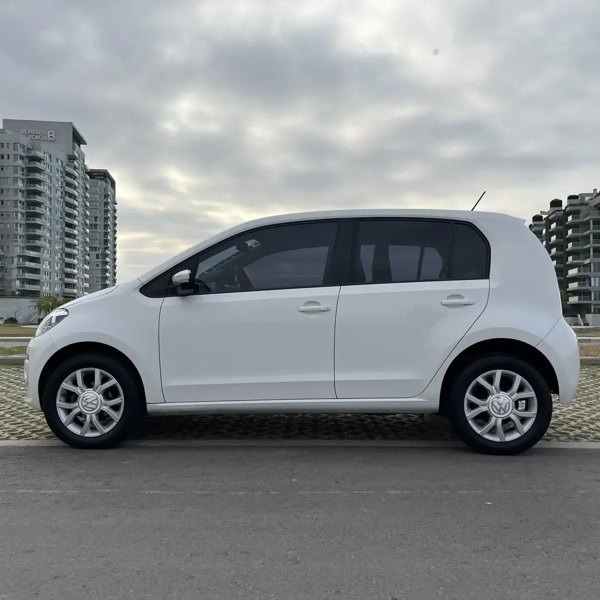 Volkswagen Up! 1.0 High Up! 75Cv 2015 - foto 2