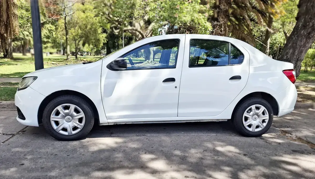 Renault Logan 1.6 Authentique Plus 85Cv Nac 2018 - foto 2