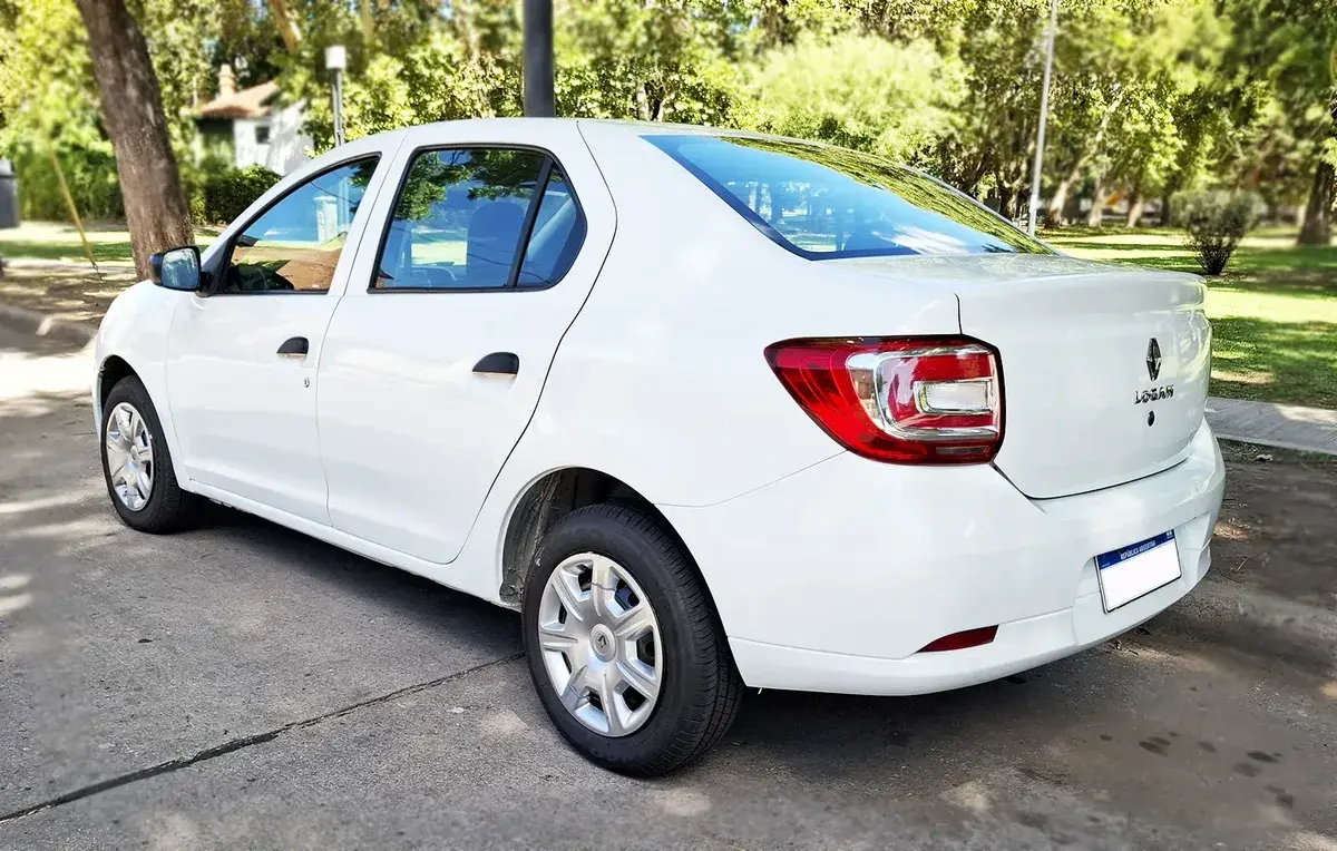 Renault Logan 1.6 Authentique Plus 85Cv Nac 2018 - foto 3