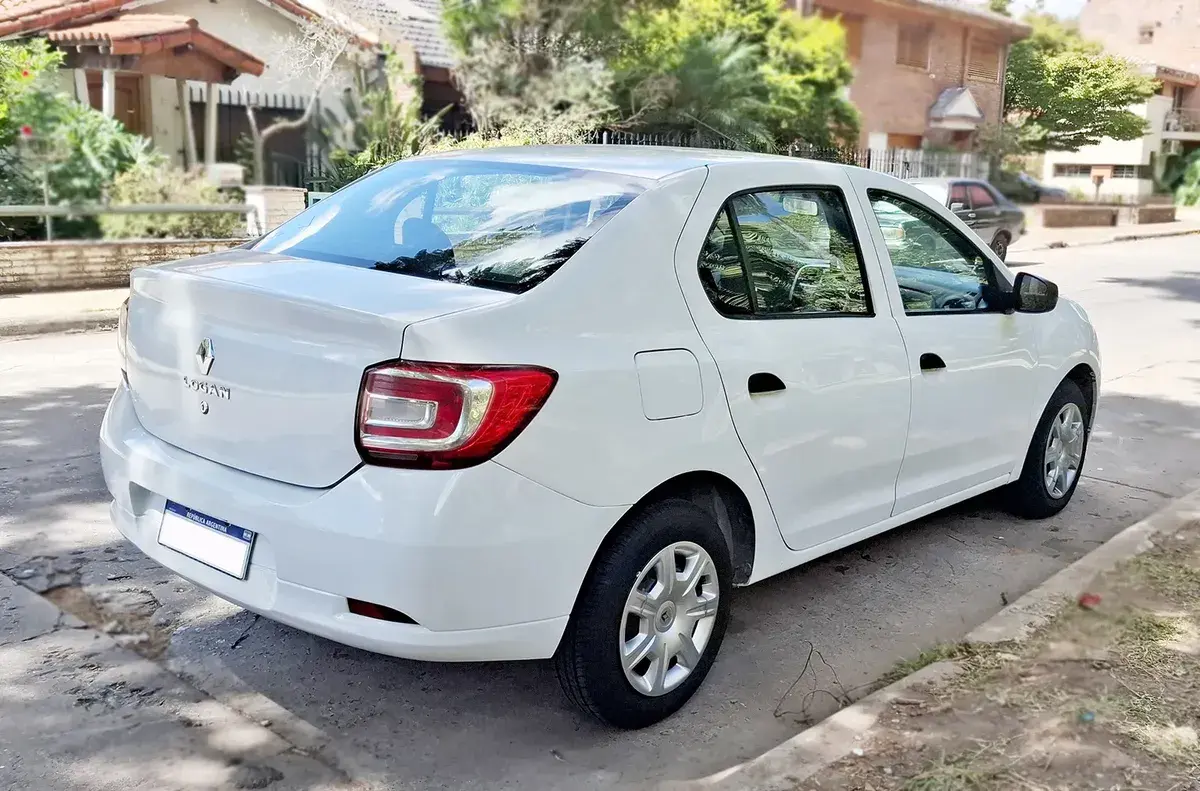 Renault Logan 1.6 Authentique Plus 85Cv Nac 2018 - foto 4