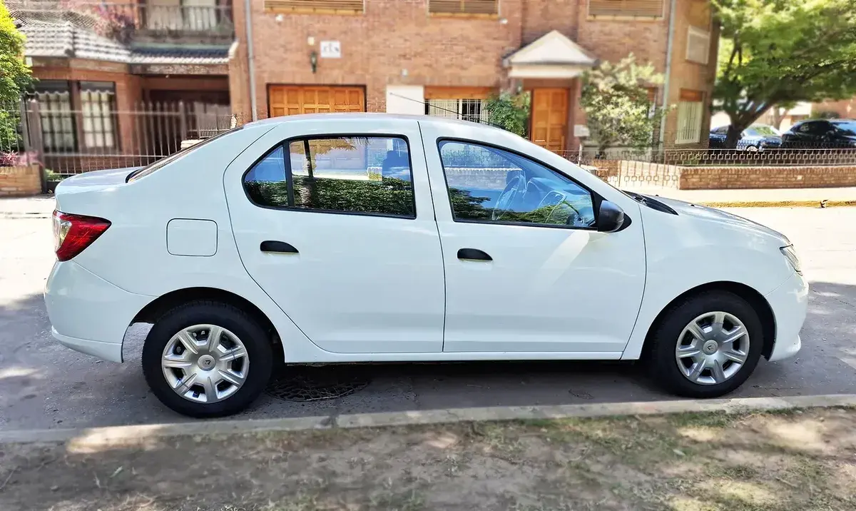 Renault Logan 1.6 Authentique Plus 85Cv Nac 2018 - foto 5