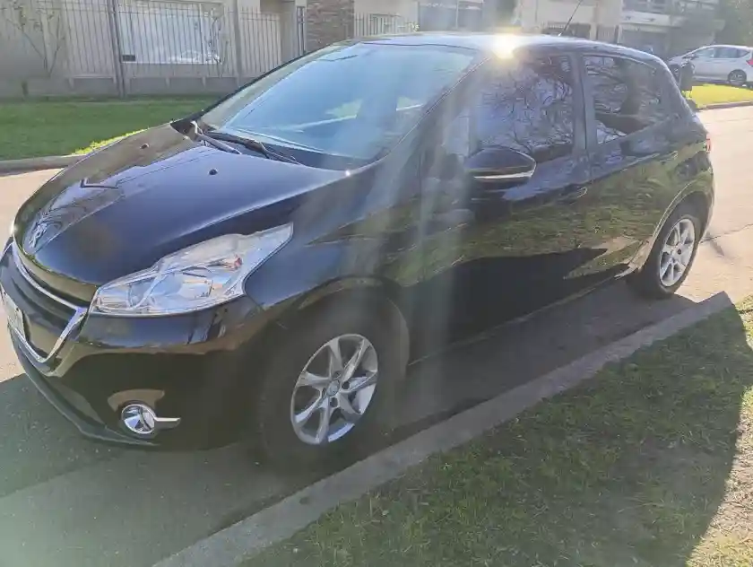 Peugeot 208 1.5 Allure Touchscreen 2015 - foto 1