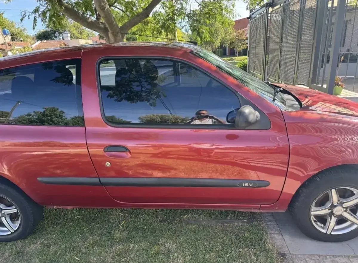 Renault Clio 1.2 Mío Authentique 2012 - foto 4