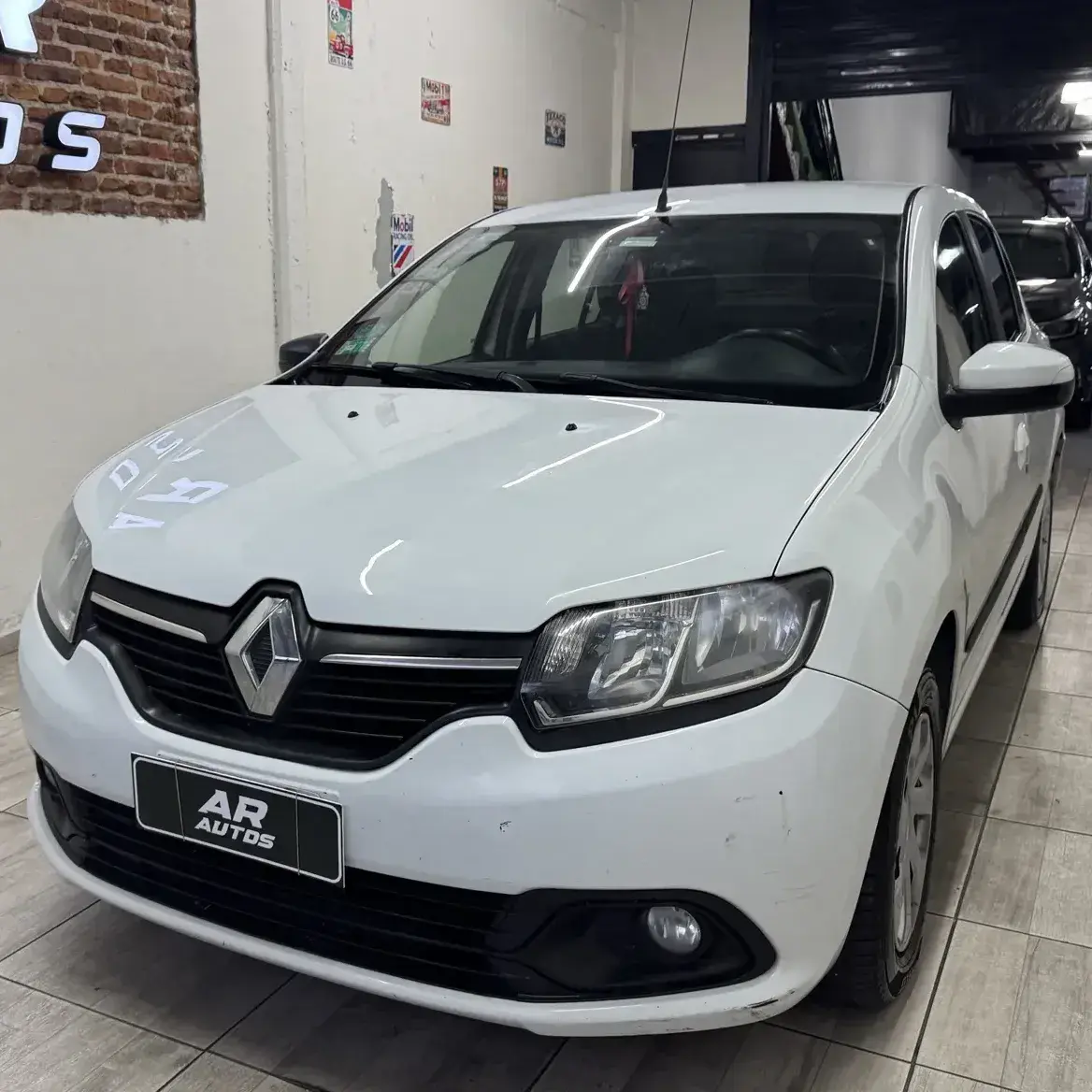 Renault Logan 1.6 Expression 85Cv 2015 - foto 1