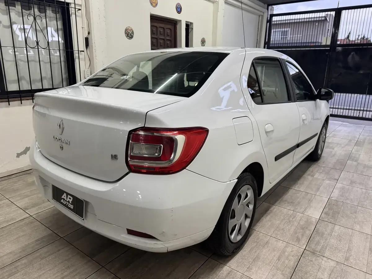 Renault Logan 1.6 Expression 85Cv 2015 - foto 4