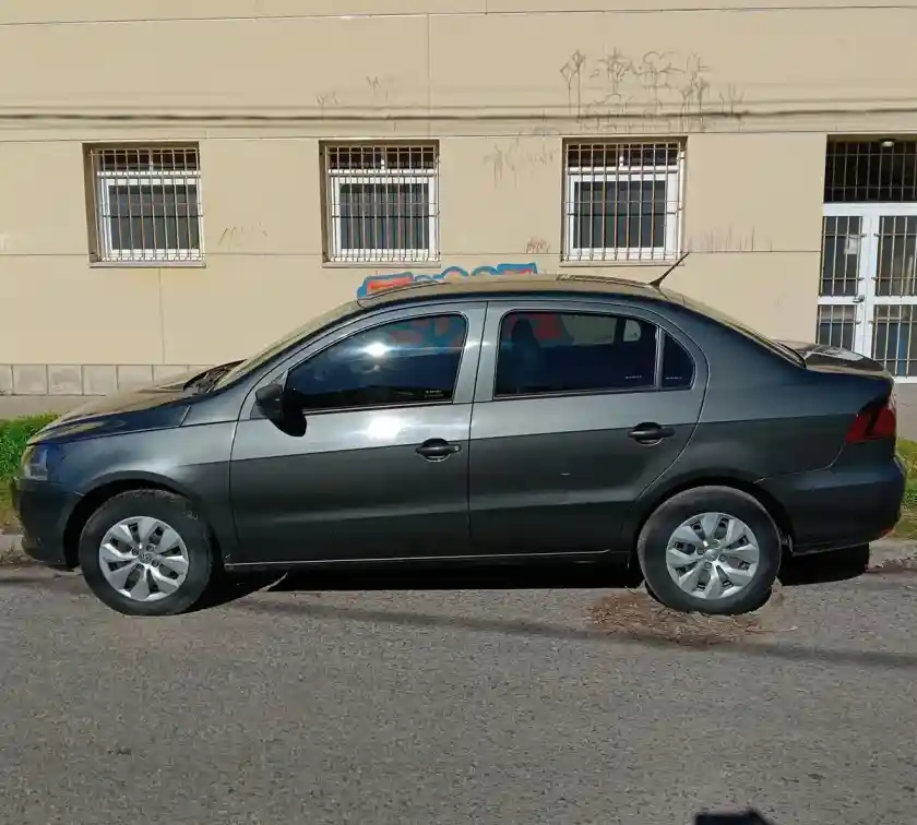 Volkswagen Voyage 1.6 101Cv 2014 - foto 1