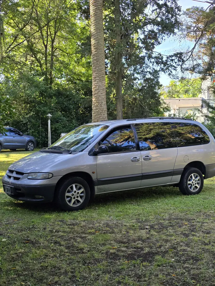 Chrysler Grand Caravan 3.3 Le At 2001 - foto 2