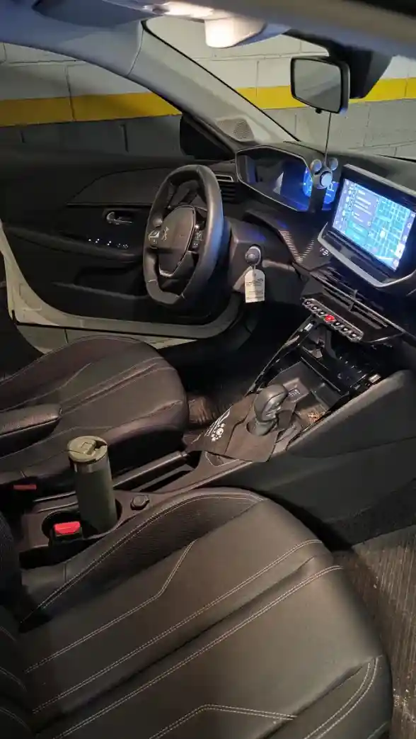 Peugeot 208 1.6L Feline Tiptronic 2023 - foto 3